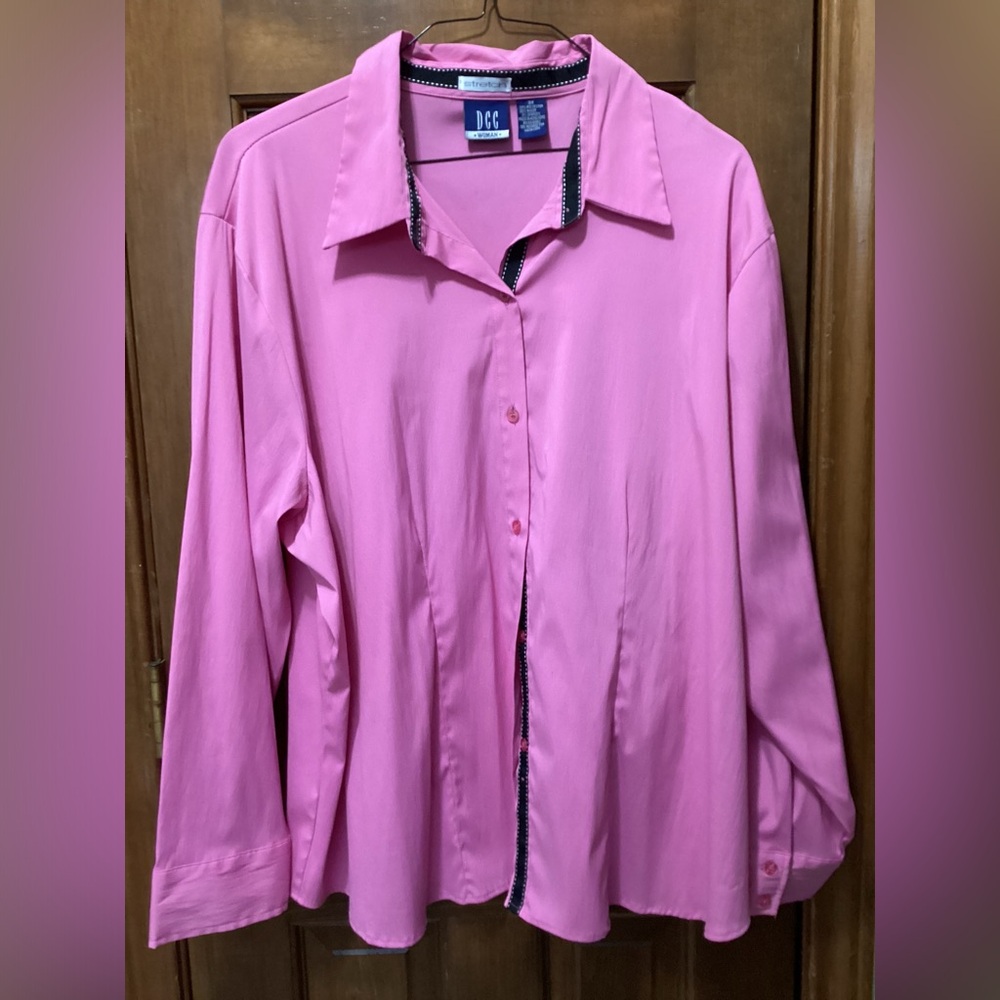 DCC Woman 3X stretch beautiful like new pink black trim button down shirt blouse